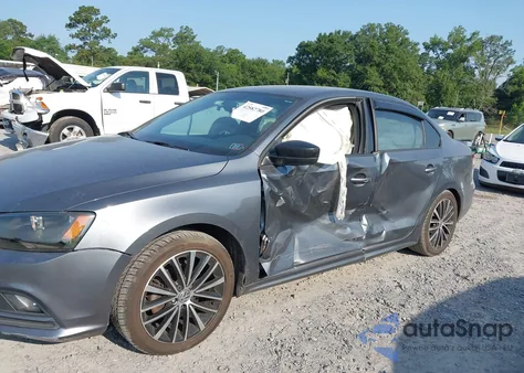 2016 Volkswagen Jetta 1.8T Sport from USA, damaged, VIN 3VWD17AJ6GM226174